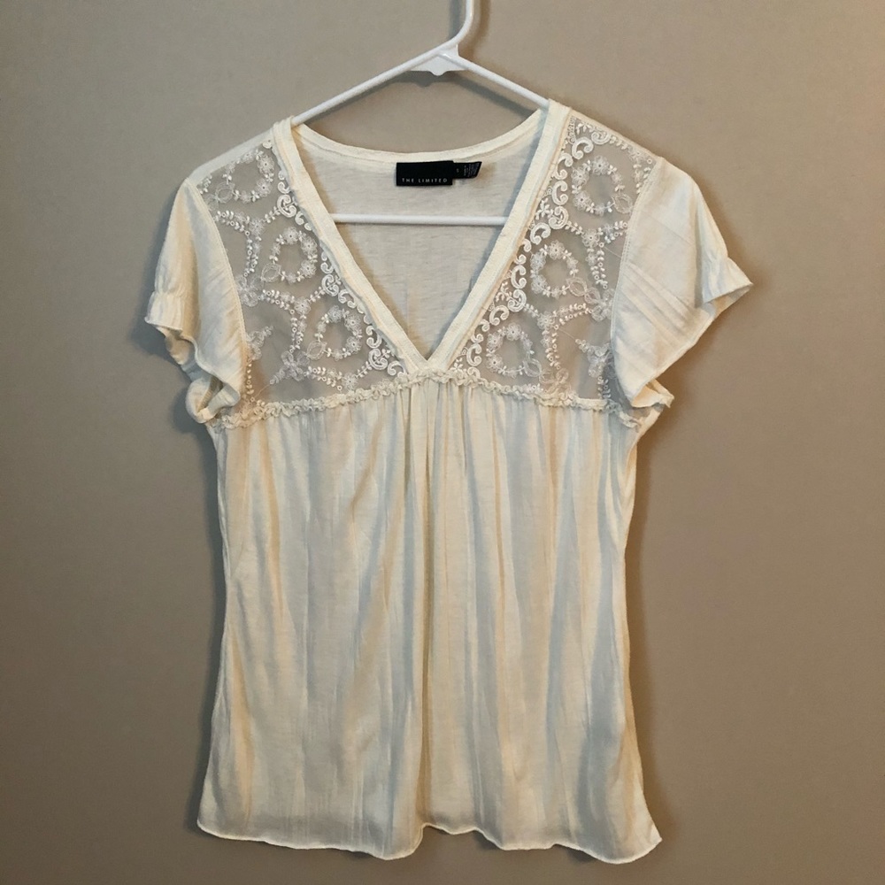 Limited lacey v neck tshirt, small